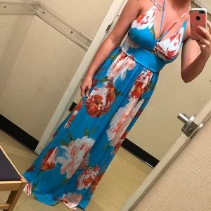 NWT Beautiful floral maxi dress